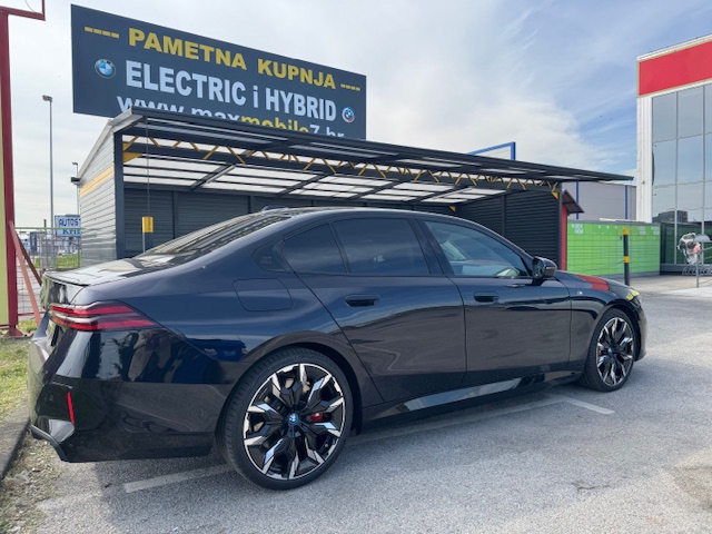 BMW 550e M xDrive 2025